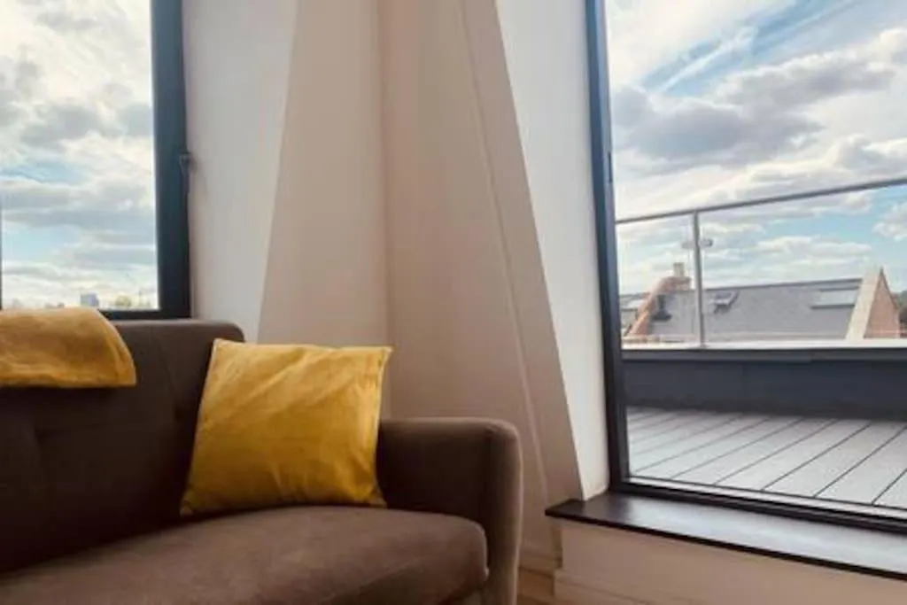 New 1 Bed City Flat With Terrace location